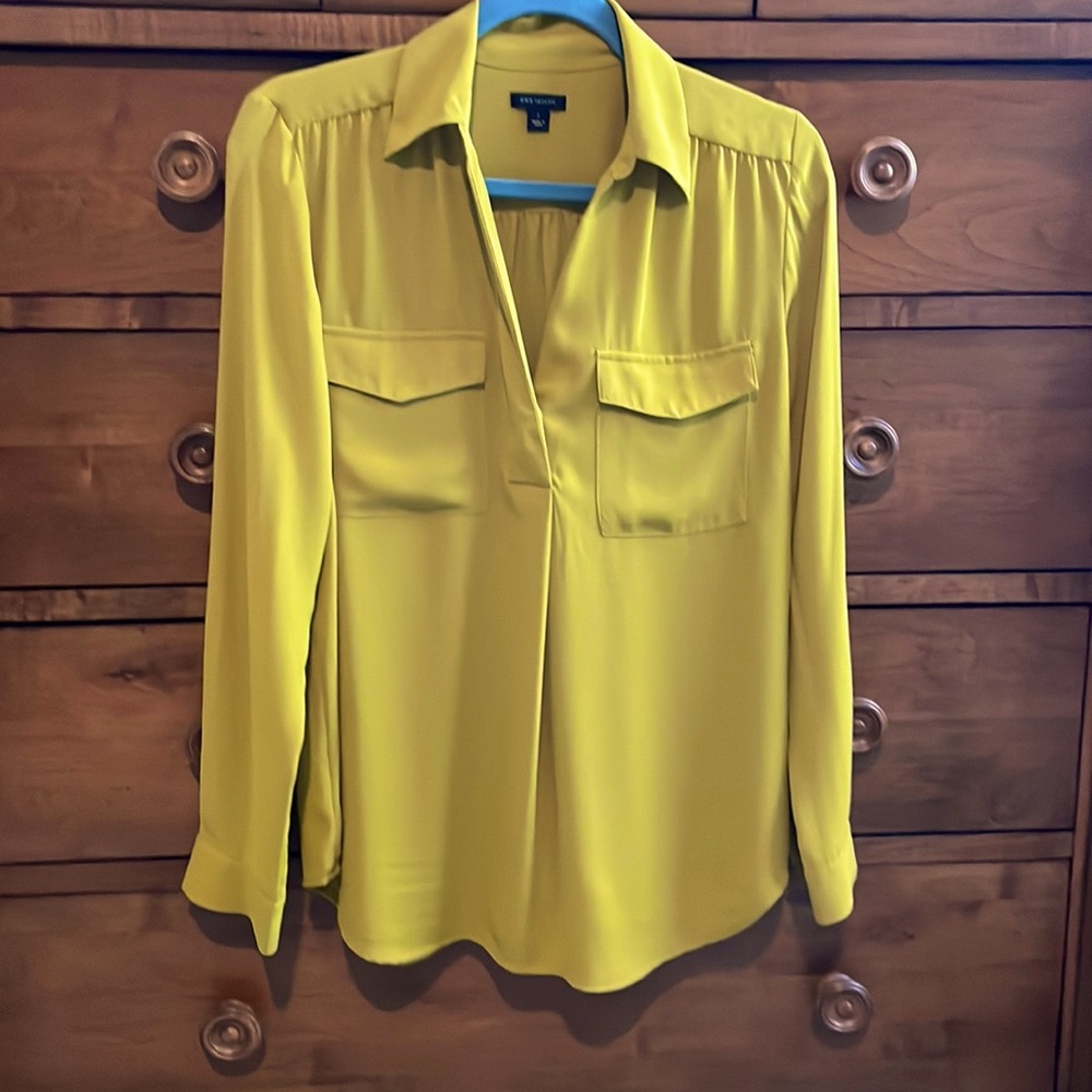 Ann Taylor pop over blouse